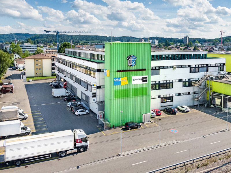 Geschäftshaus mit Hochregallager Amsleracherweg 8